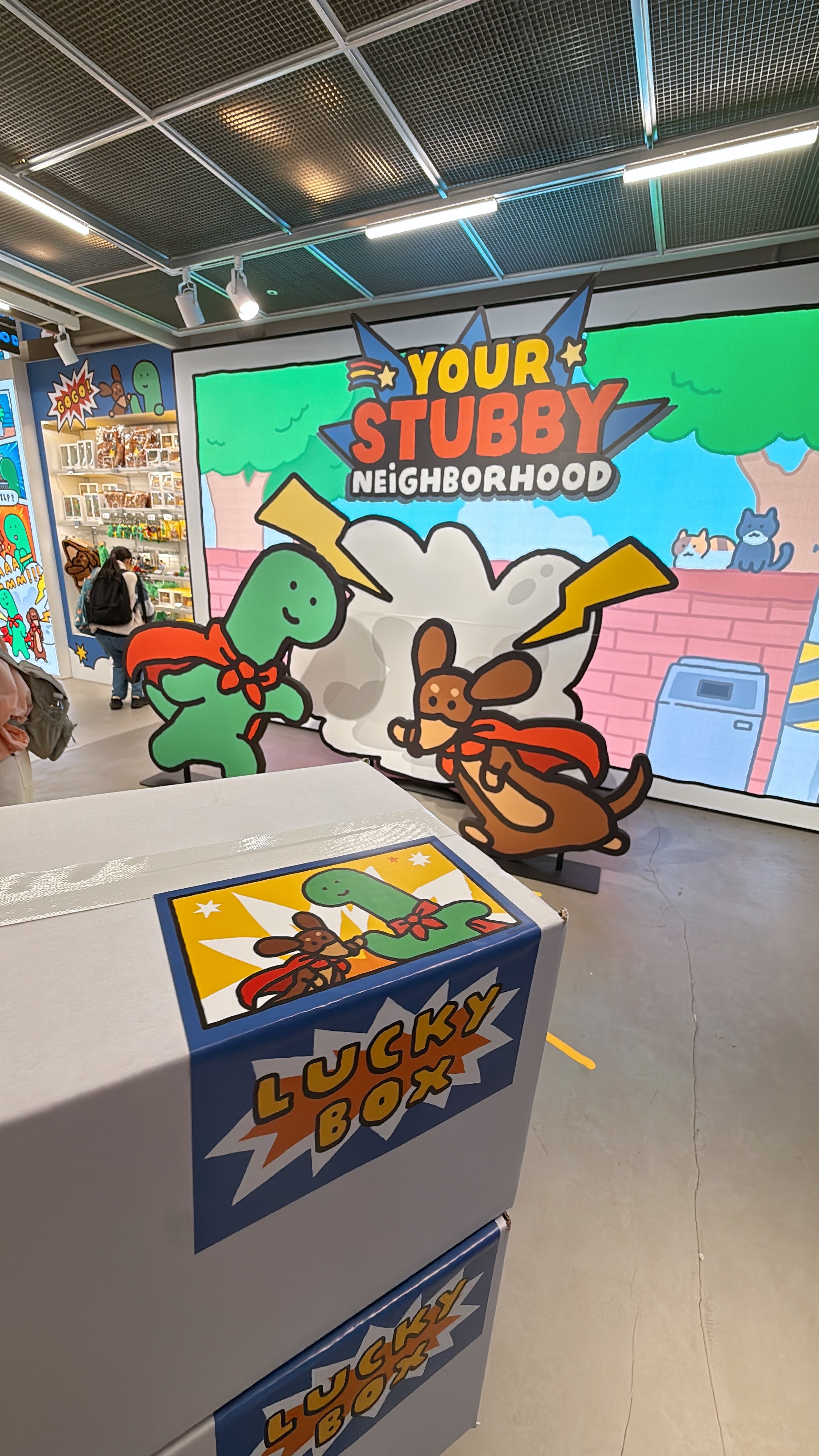 (現場限定) Joguman Lucky Box        這個限定數量的幸運箱中,
隨機產品,總值$5xx產品。
品牌隨機提供,大家來感受期待開箱樂趣🥳