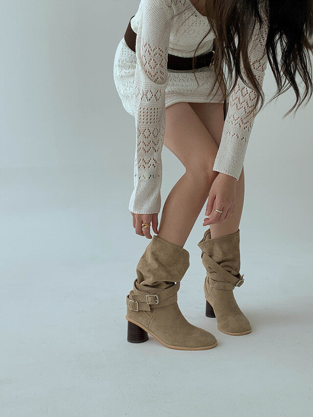 🇰🇷 The Belted Suede Boots