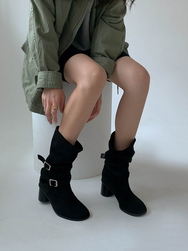 🇰🇷 The Belted Suede Boots