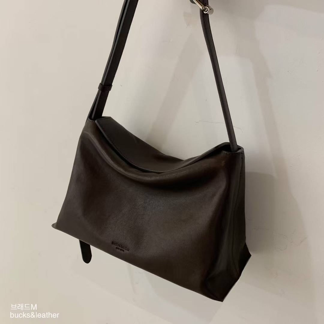 ♥︎bucks&leather♥︎人氣款真皮磁吸枕頭款手袋(M)