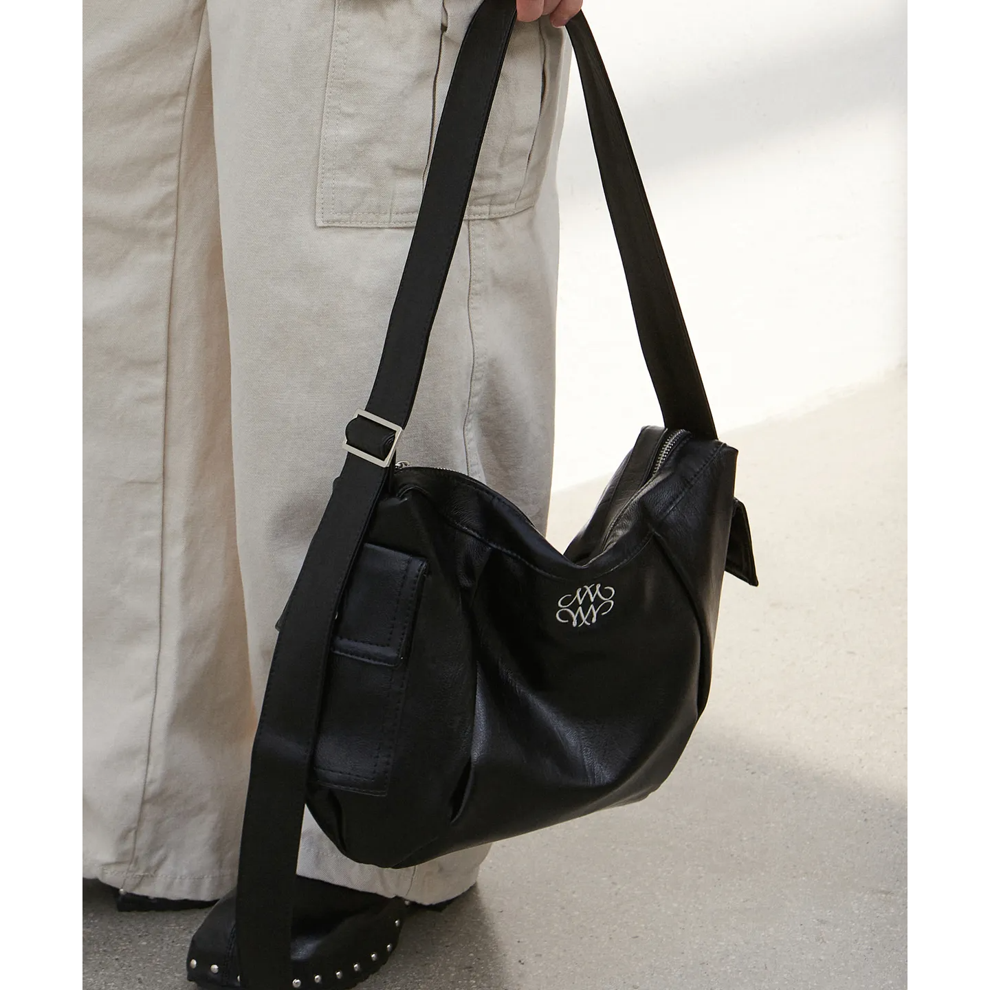 NICOLE LINE HOBO BAG