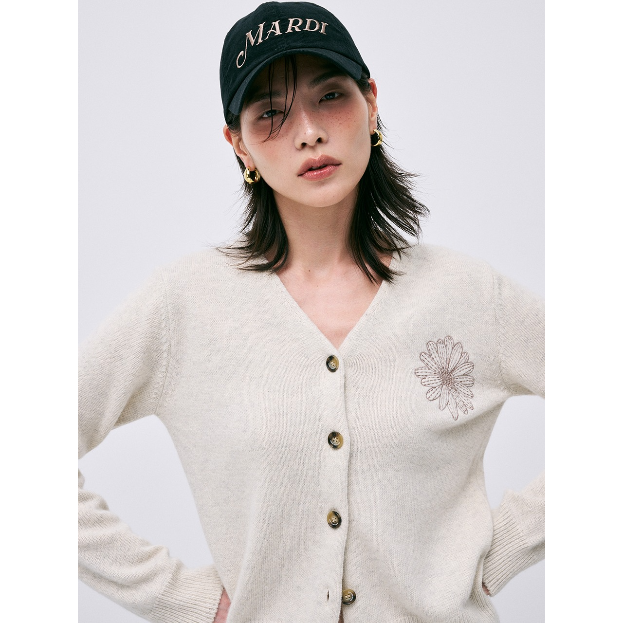 RACCOON BLENDED CARDIGAN V NECK