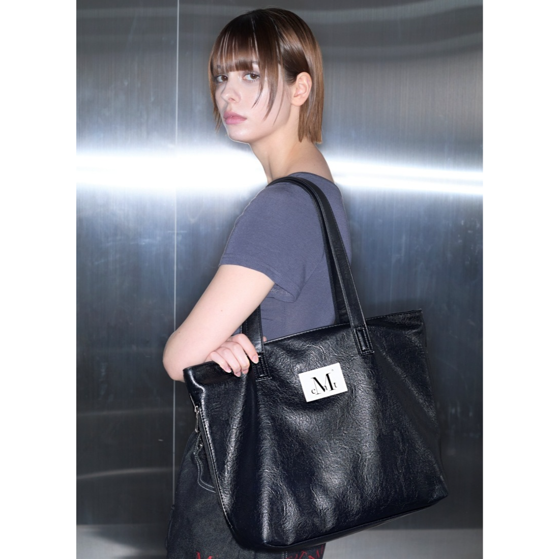 RIENNE SIDE ZIPPER LEATHER SHOULDER BAG UNISEX