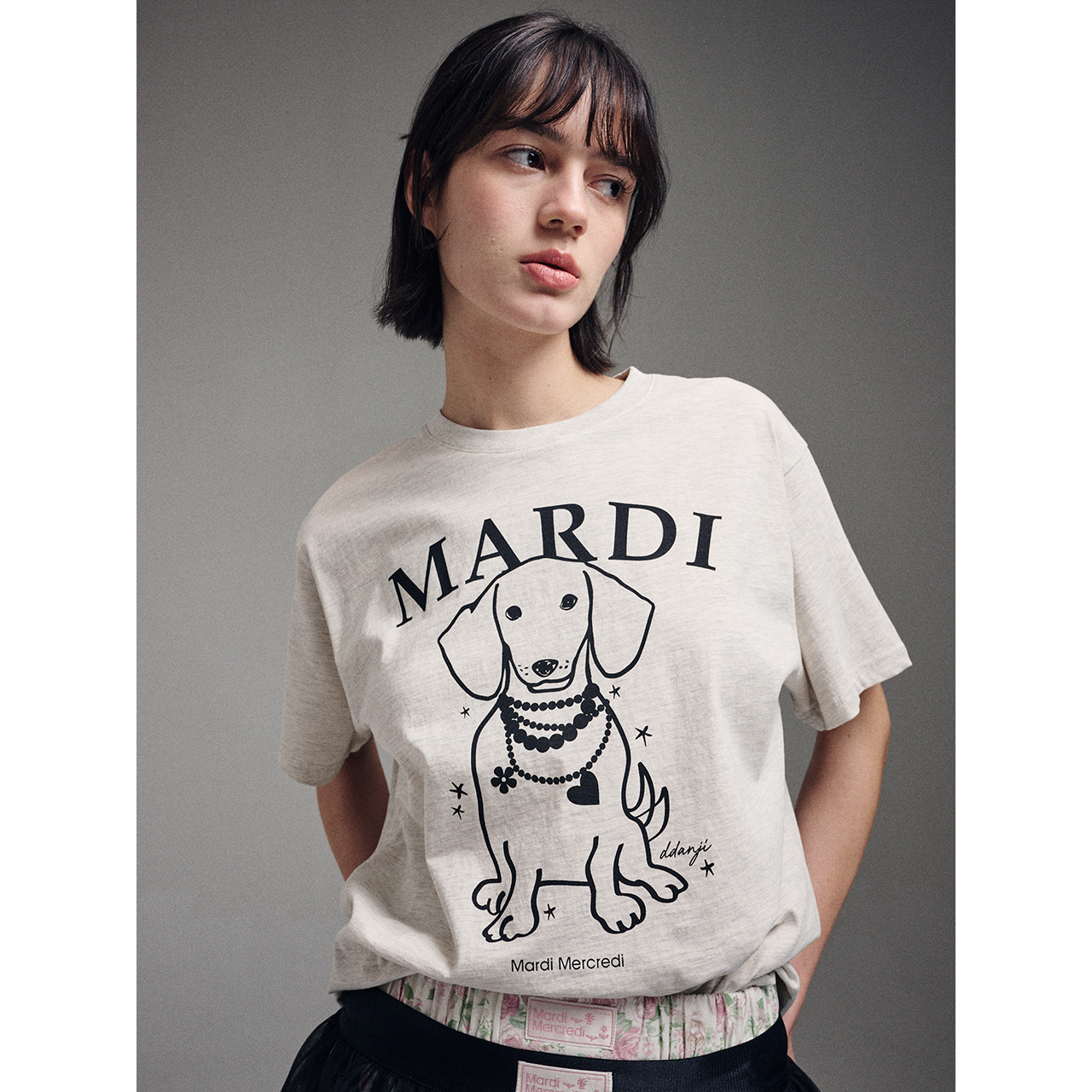 TSHIRT SWING THE TAIL DDANJI PEARL NECKLACE