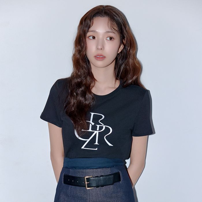 GRAPHIC BASIC SHORT-SLEEVE T-SHIRT