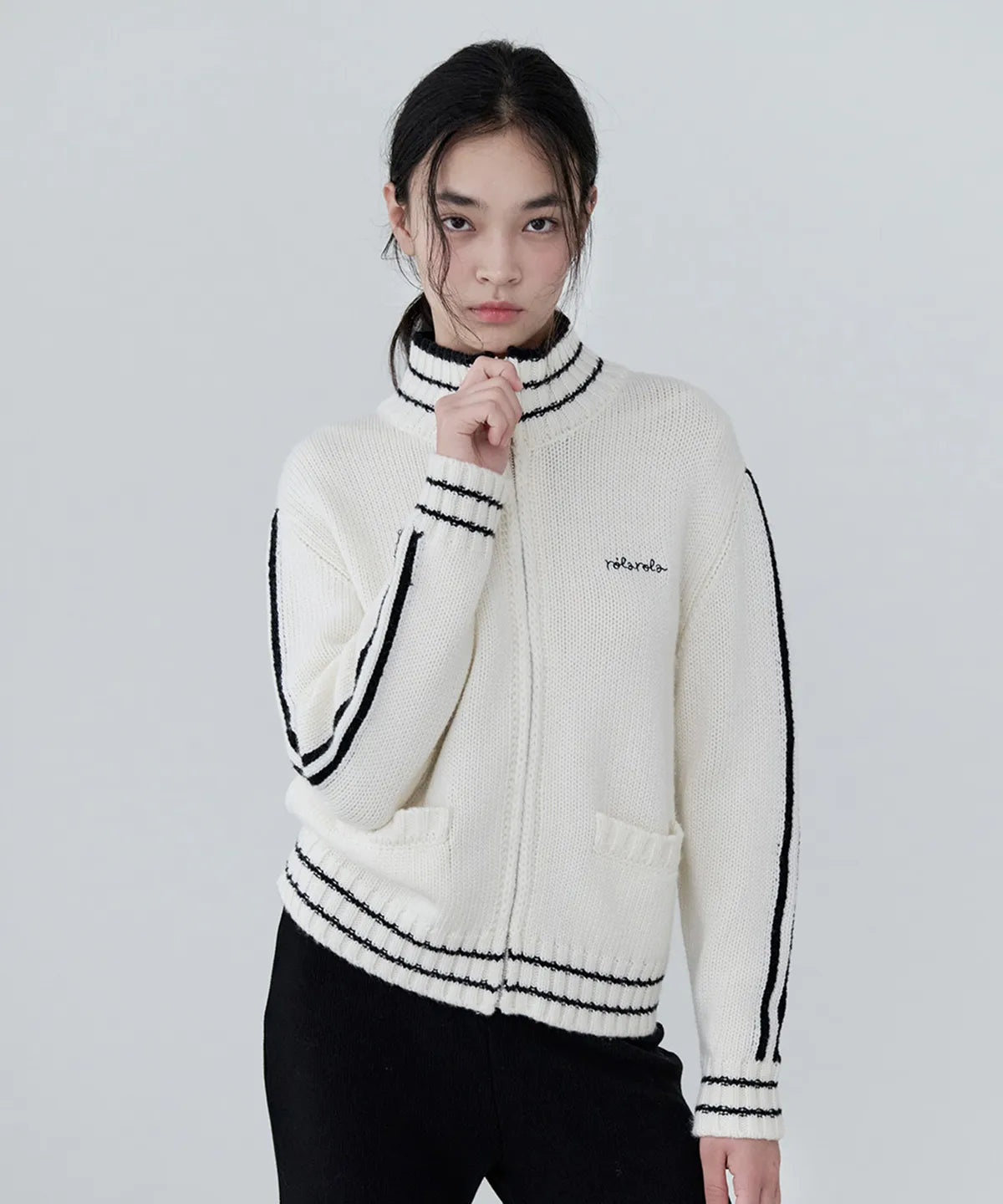 [張員瑛 PICK]MAISON DE ROLA EMBROIDERY WOOL BLENDED KNIT ZIP-UP
