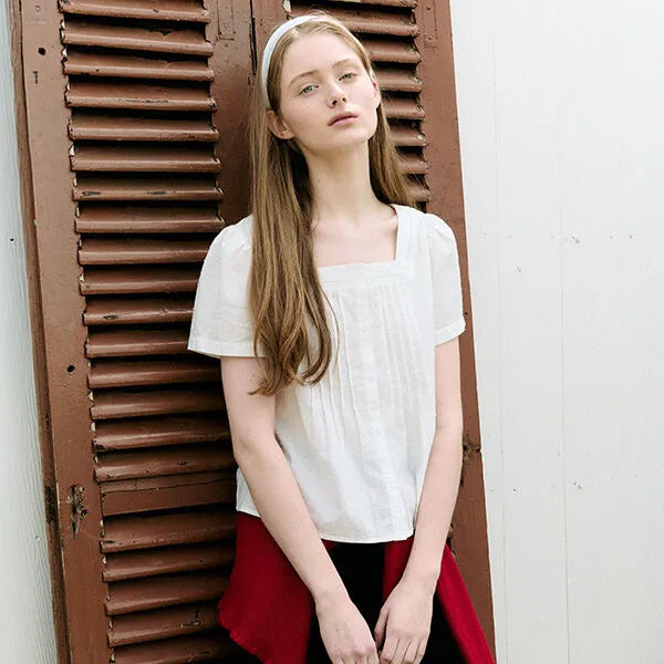 SQUARE NECK LACE BLOUSE