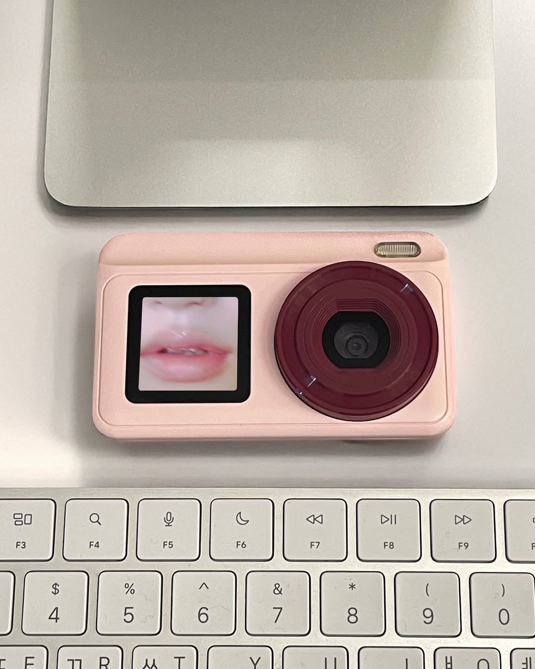 text me camera Y2K CCD Camera （韓國熱賣少女粉紅色前面有mon相機）