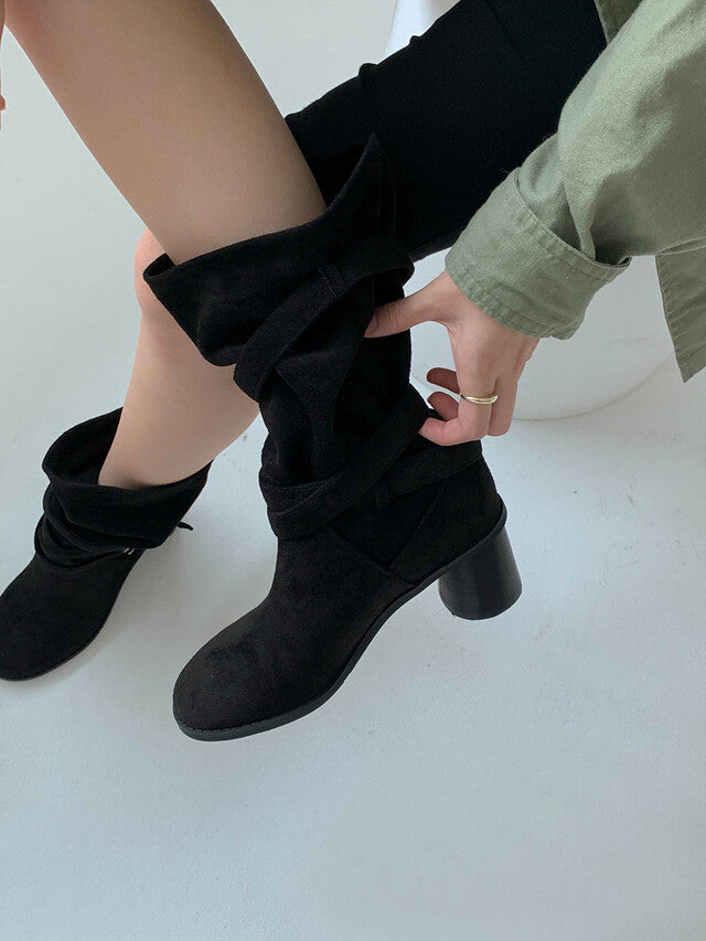 🇰🇷 The Belted Suede Boots