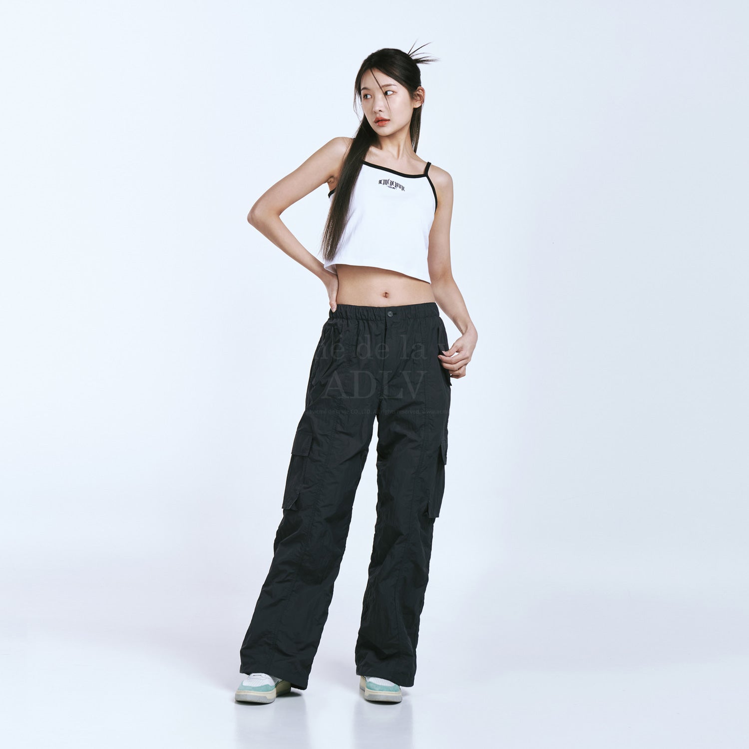 [Acmé de la Vie] ADLV X LISA GOTHIC LOGO CROP TANK TOP - WHITE