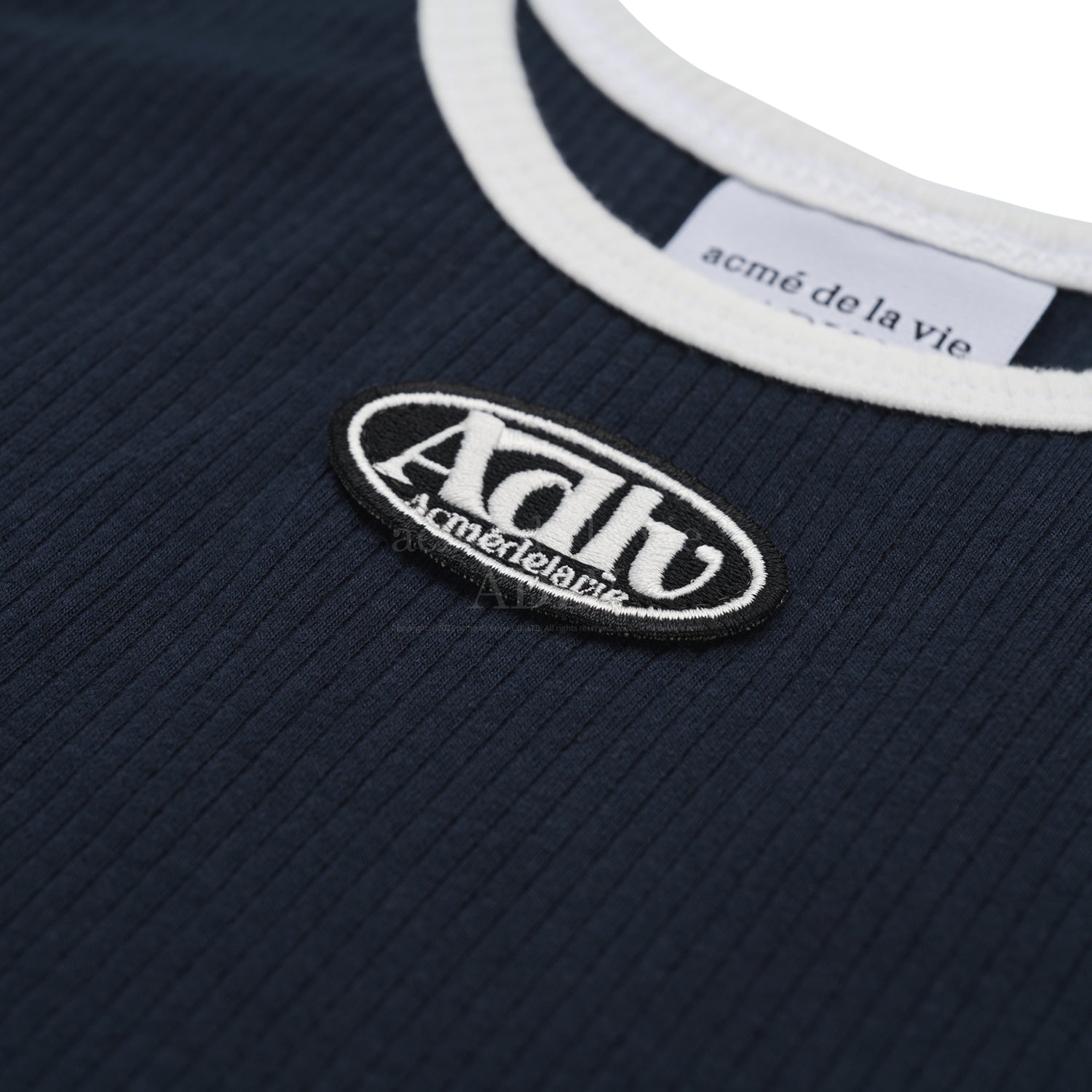 [Acmé de la Vie] ADLV X LISA CIRCLE WAPPEN CROP TANK TOP - NAVY