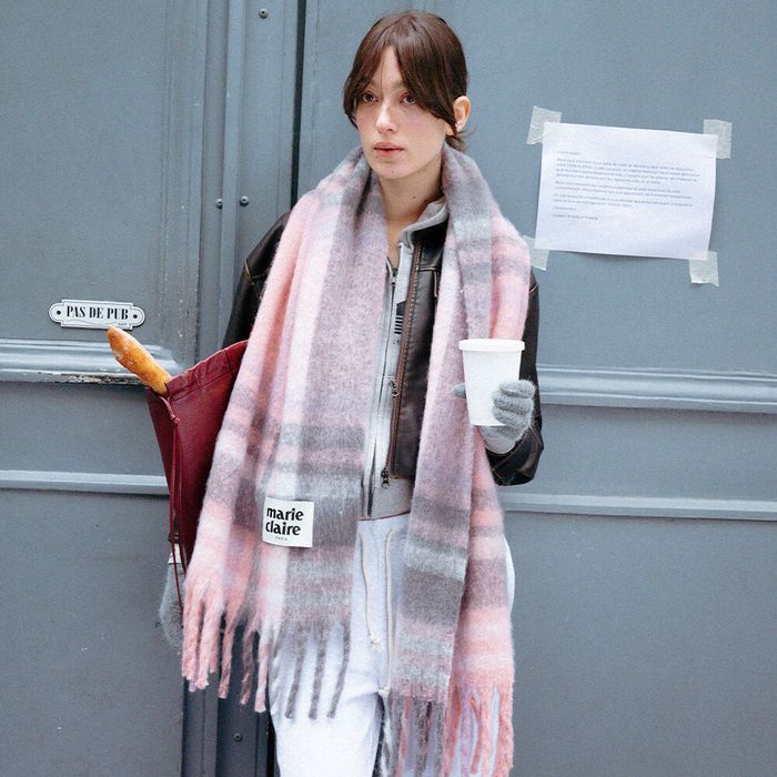 ◇marie claire ◇ Color combination check brush knit muffler Color Block Check Brush Knit Muffler (MAEDSC03MBK) – Wishbucket