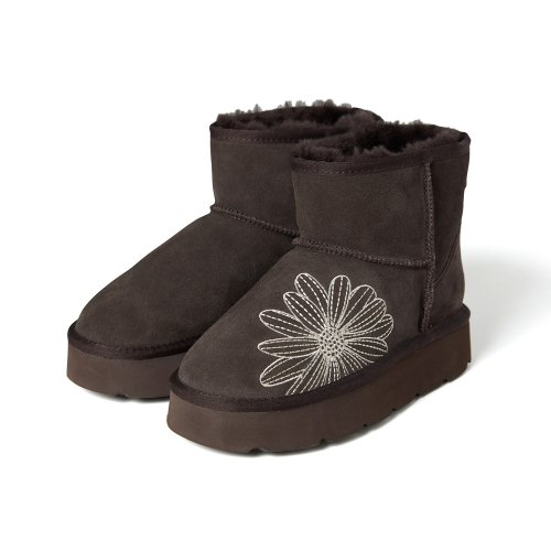 CLASSIQUE UGG BOOTS