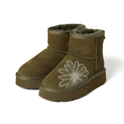 CLASSIQUE UGG BOOTS