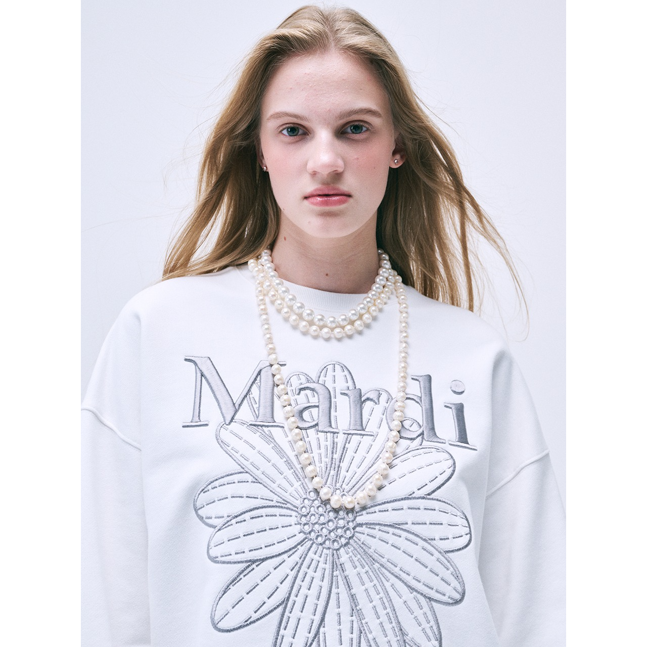 (2025) SWEATSHIRT FLOWERMARDI NEEDLEWORK