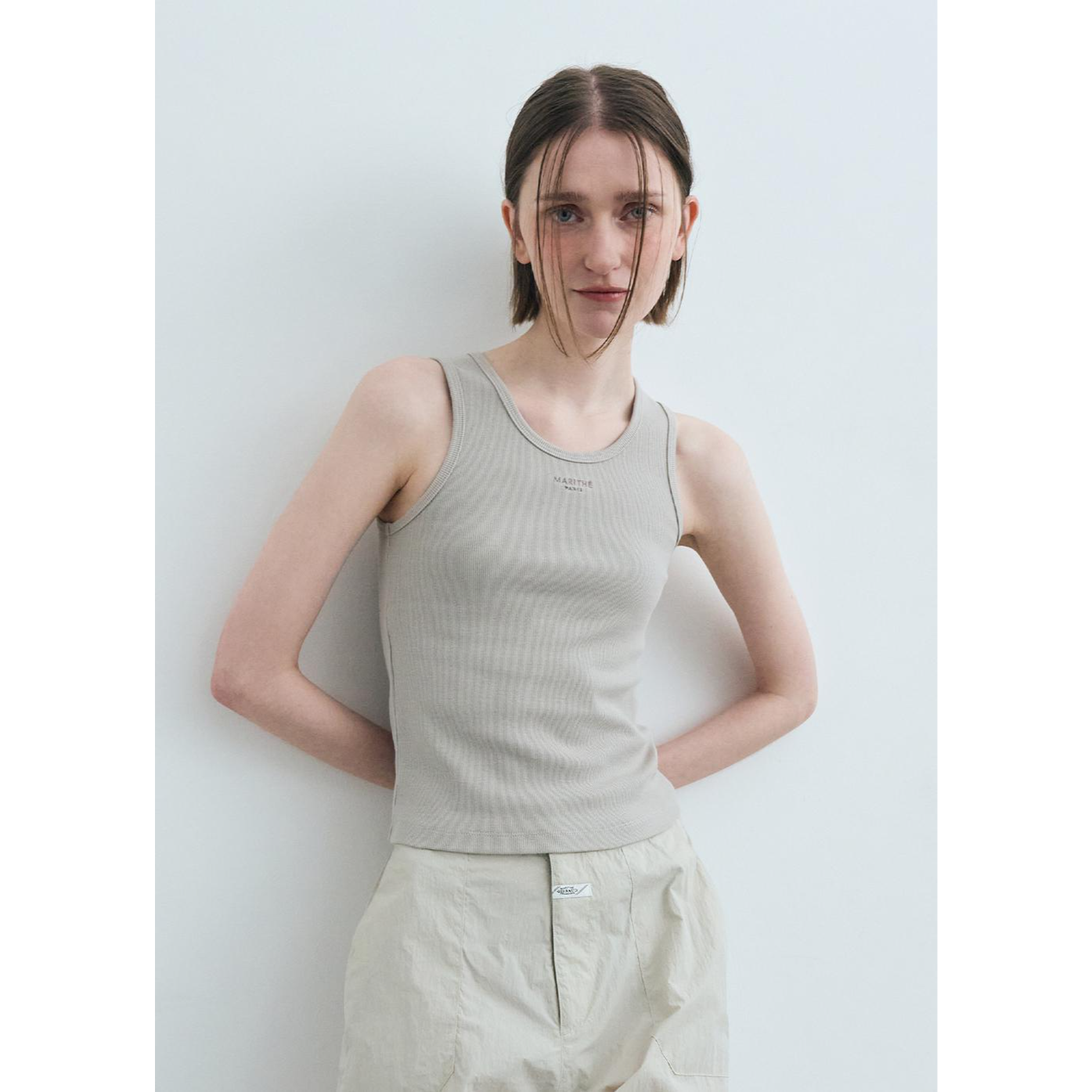 W U NECK SLEEVELESS
