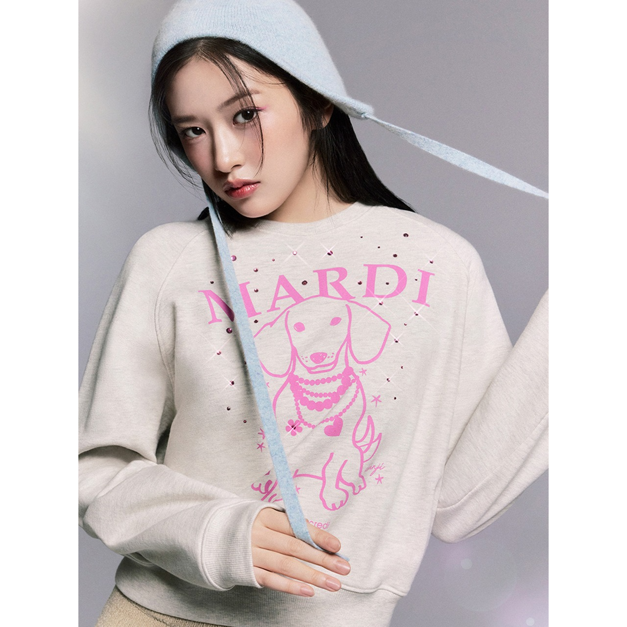 SWEATSHIRT RAGLAN SWING THE TAIL DDANJI PEARL NECKLACE STONE EMBELLISHED
