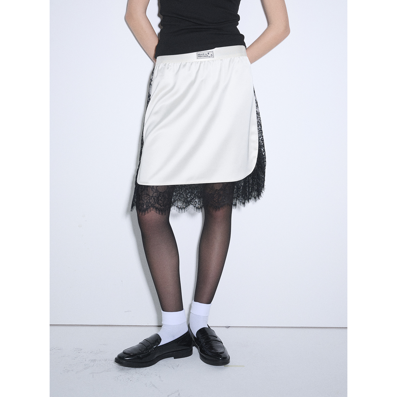 SATIN SKIRT LACE DETAIL