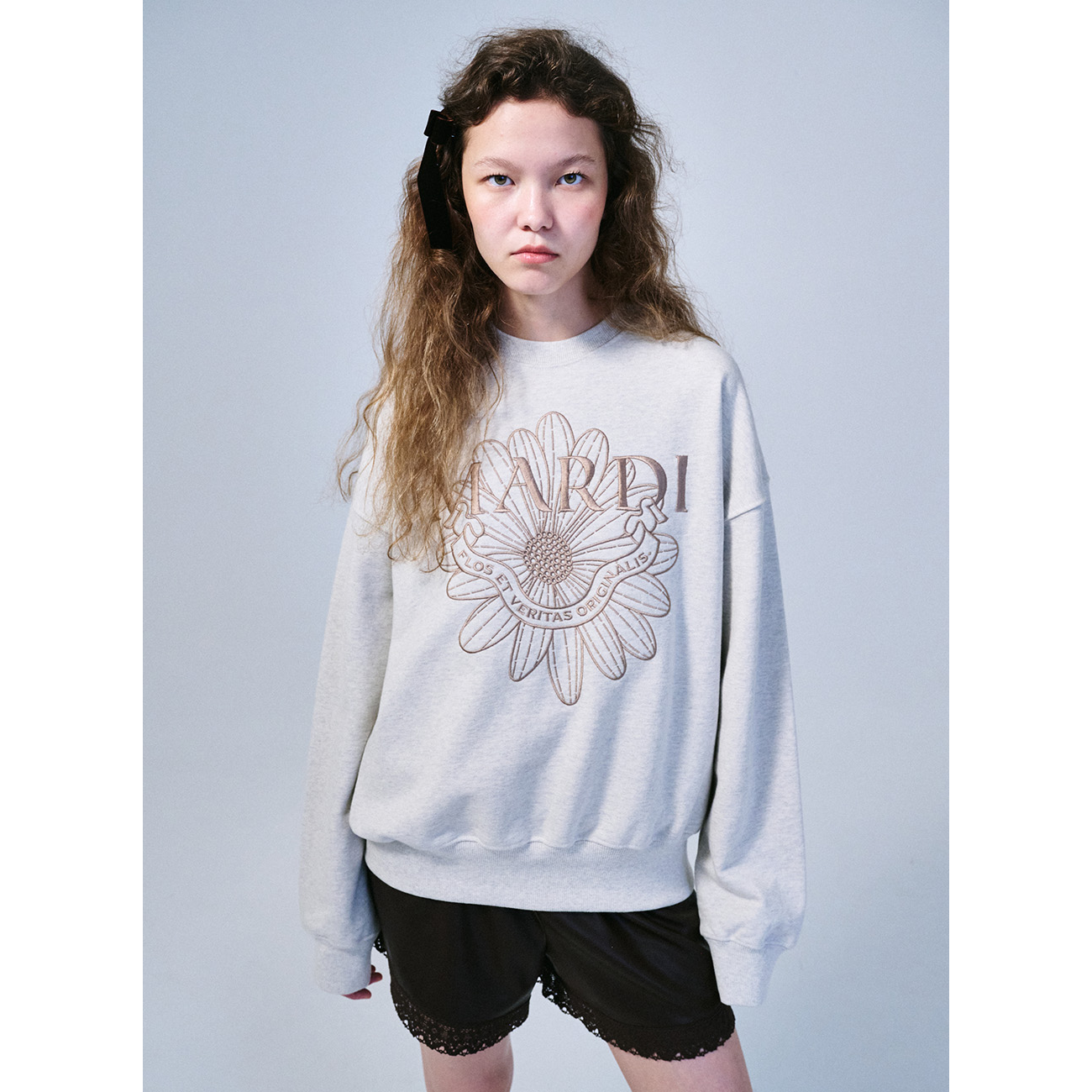 SWEATSHIRT FLOWERMARDI ALUMNI NEEDLEWORK