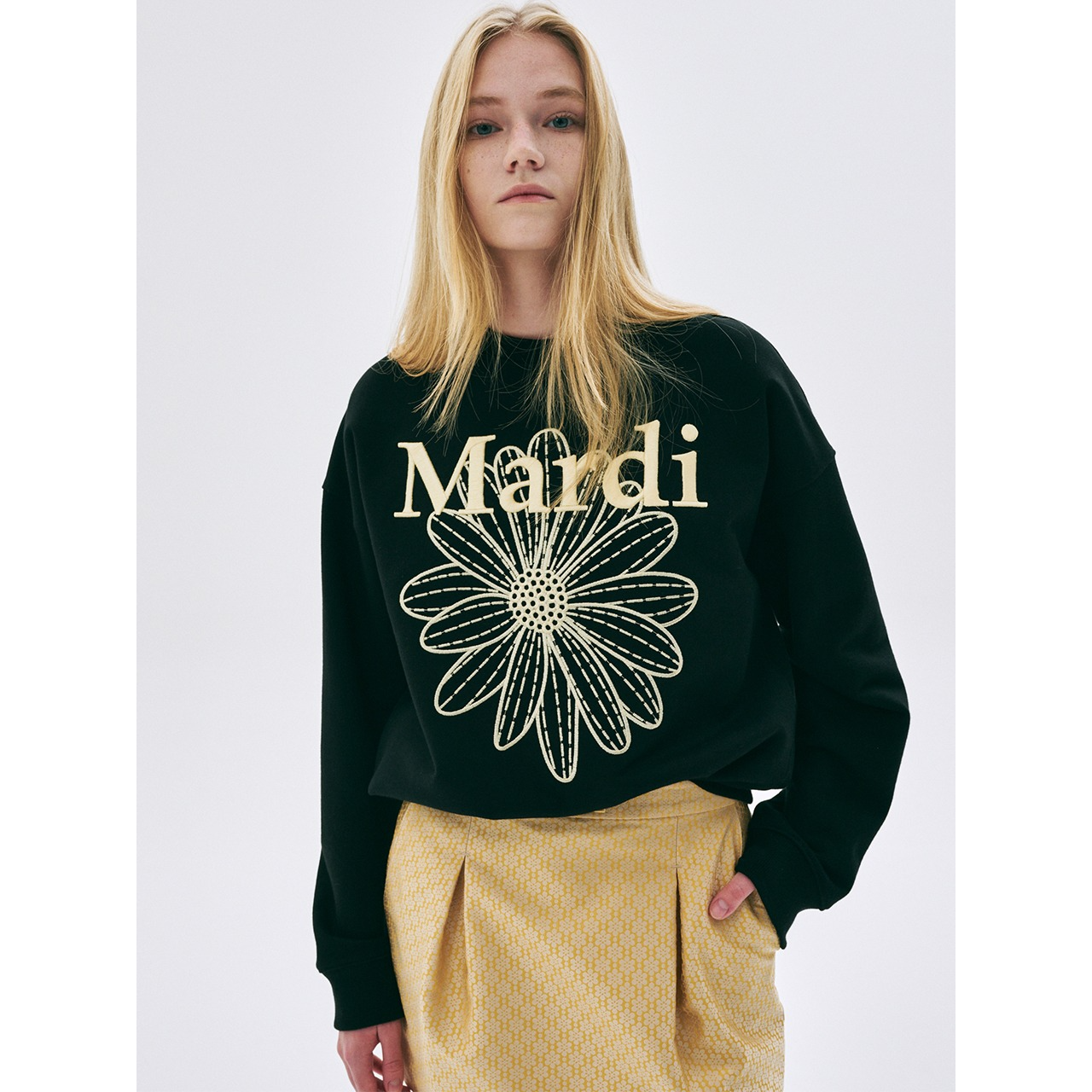 (2025) SWEATSHIRT FLOWERMARDI NEEDLEWORK
