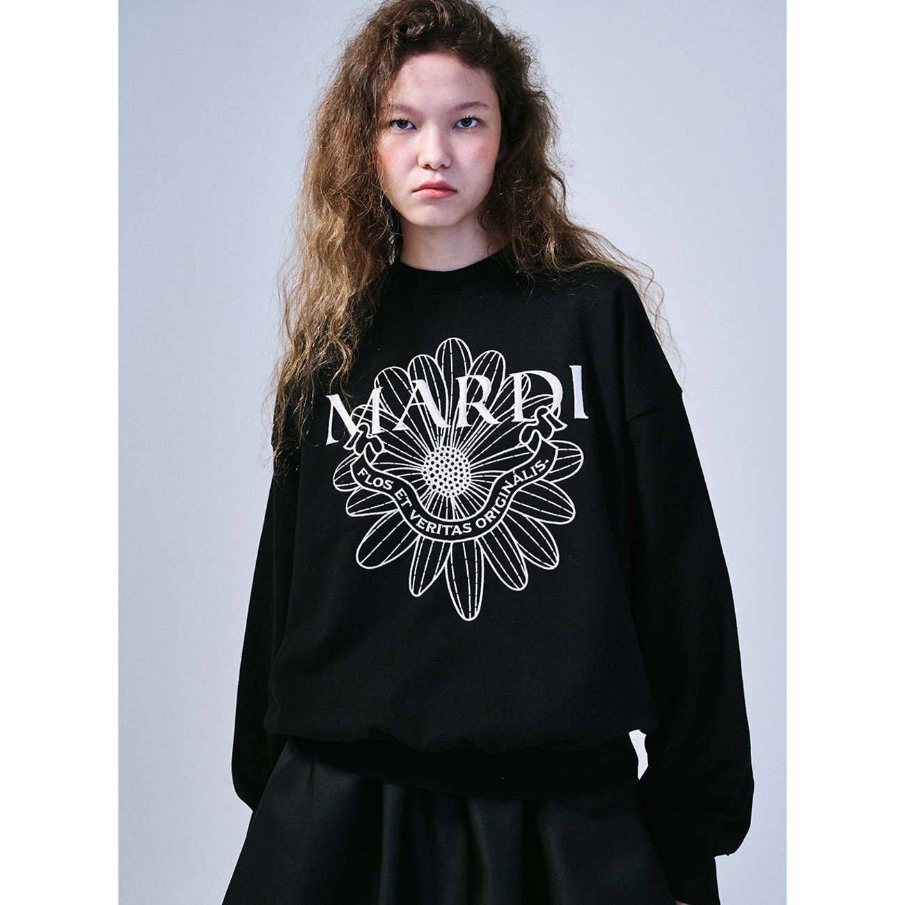 SWEATSHIRT FLOWERMARDI ALUMNI NEEDLEWORK