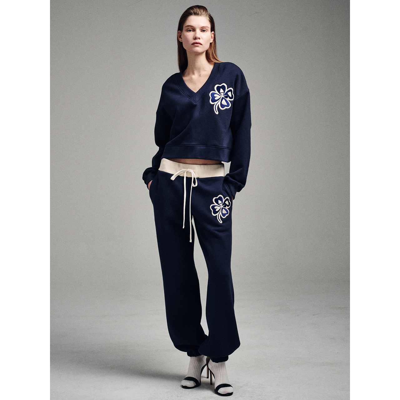 CROPPED SWEATSHIRT V NECK CLOVERMARDI SATIN