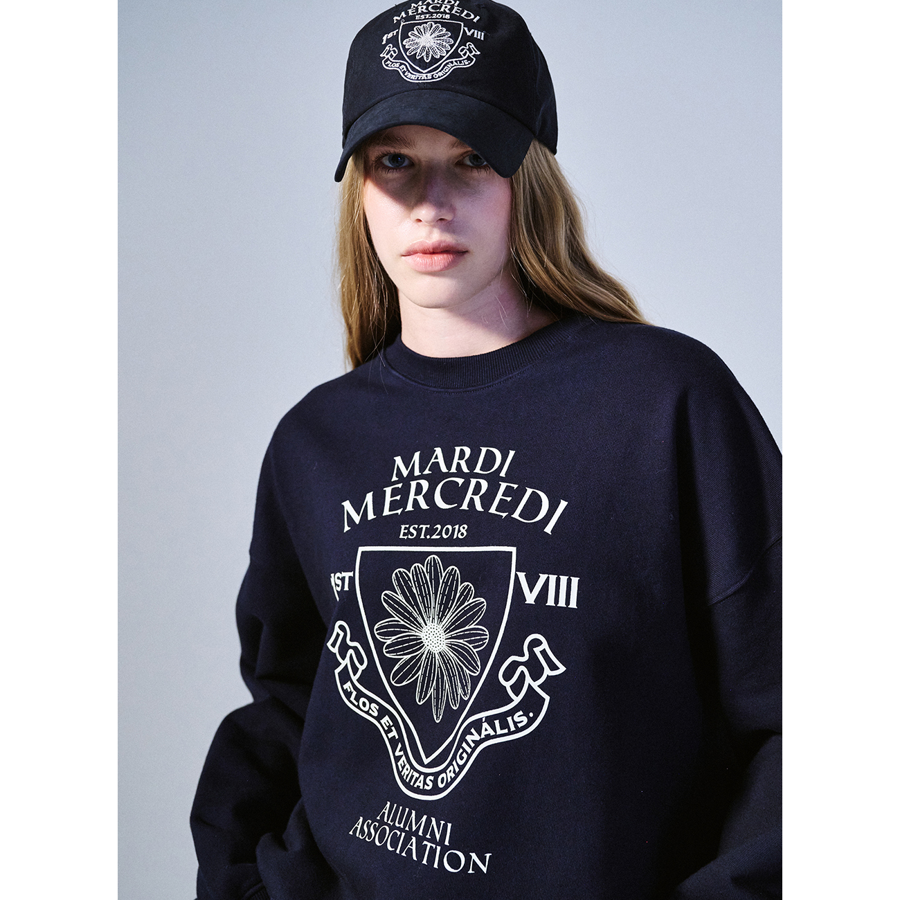 SWEATSHIRT ALUMNI EMBLEM