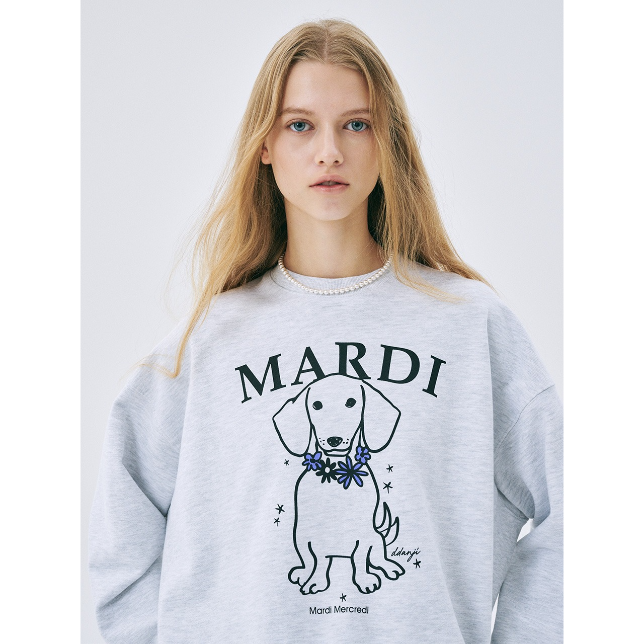 SWEATSHIRT SWING THE TAIL DDANJI FLOWER NECKLACE