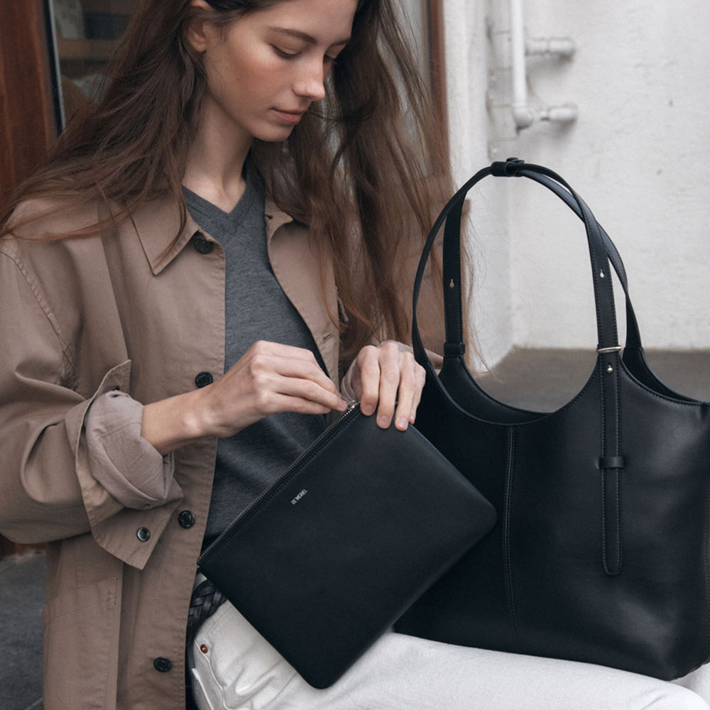 90 Veneta Bag Medium