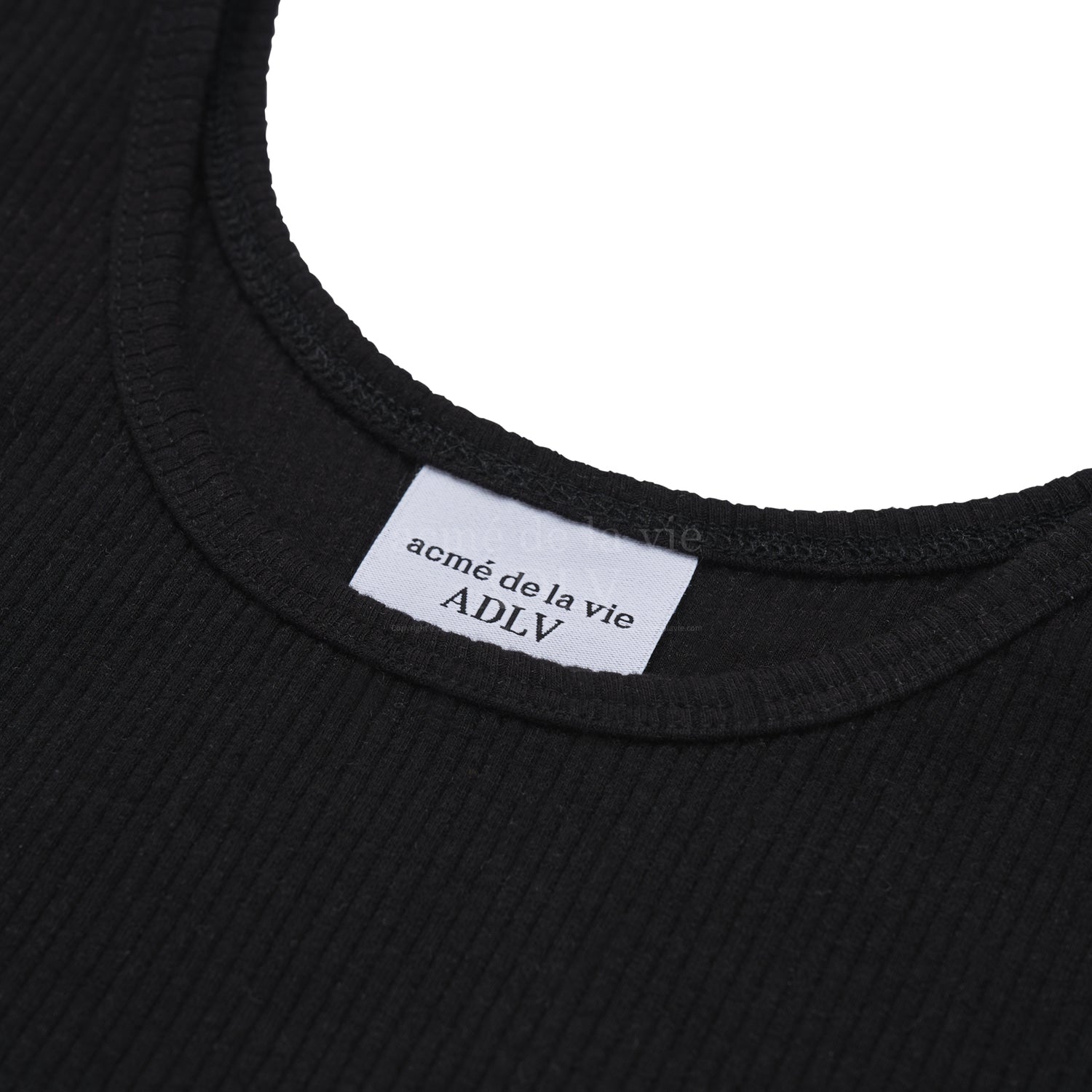 [Acmé de la Vie] ADLV X LISA TWINKLE SCRIPT LOGO CROP TANK TOP - BLACK