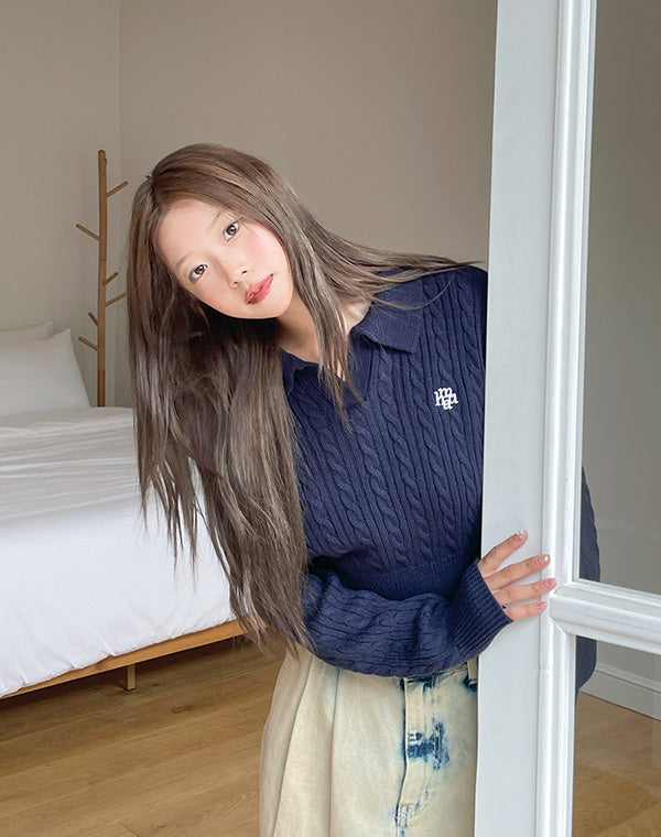 LOGO OPEN COLLAR CABLE KNIT