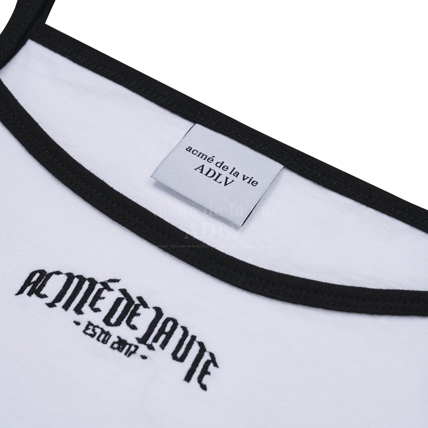 [Acmé de la Vie] ADLV X LISA GOTHIC LOGO CROP TANK TOP - WHITE
