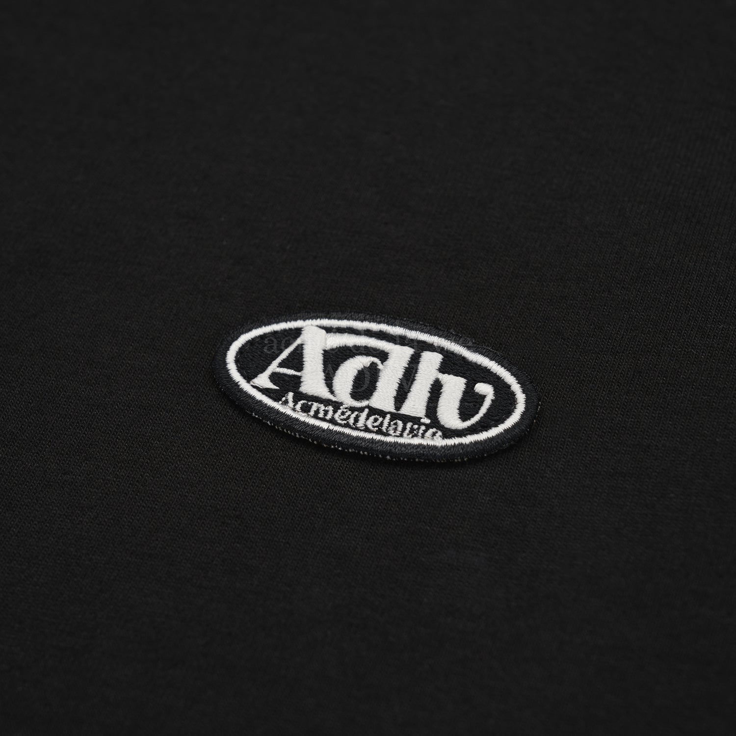 [Acmé de la Vie] ADLV X LISA CIRCLE WAPPEN CROP SHORT SLEEVE T-SHIRT - BLACK