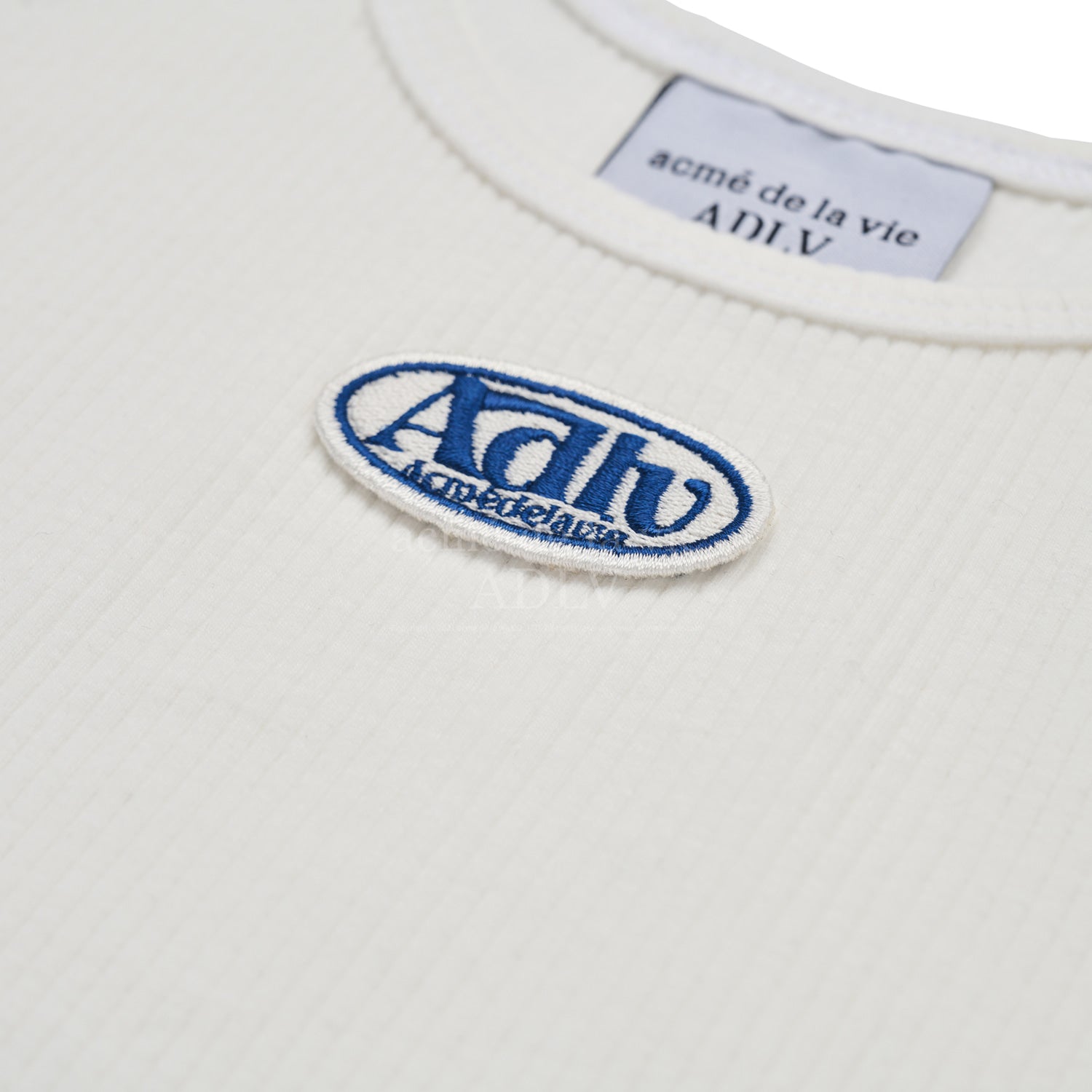 [Acmé de la Vie] ADLV X LISA CIRCLE WAPPEN CROP TANK TOP - WHITE