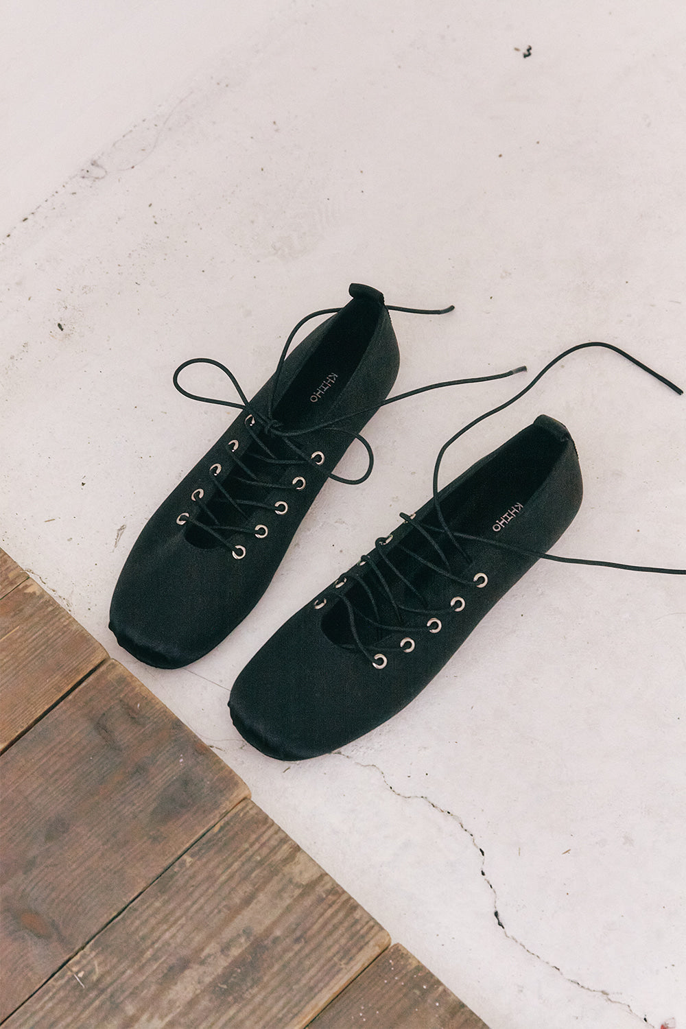 DOLPHIN LACE UP FLATS / BLACK