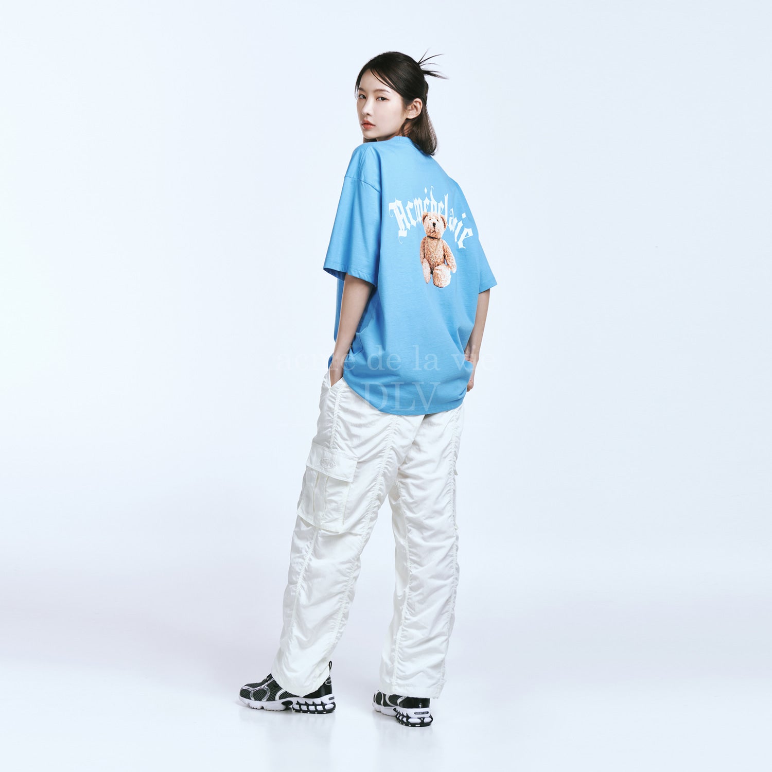 [Acmé de la Vie] ADLV X LISA GOLD CHAIN BEAR DOLL SHORT SLEEVE T-SHIRT - BLUE